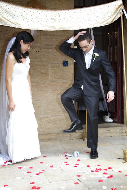 Jewish groom smashing glass - wedding photography sydney